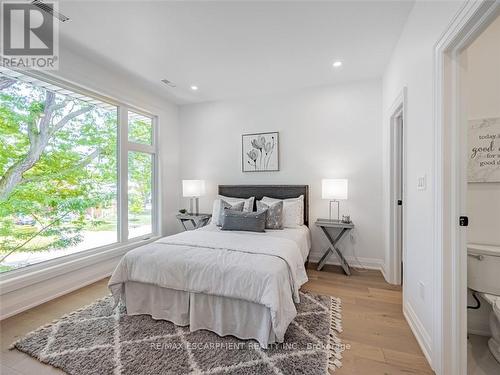 974 North Shore Boulevard W, Burlington (Lasalle), ON - Indoor Photo Showing Bedroom