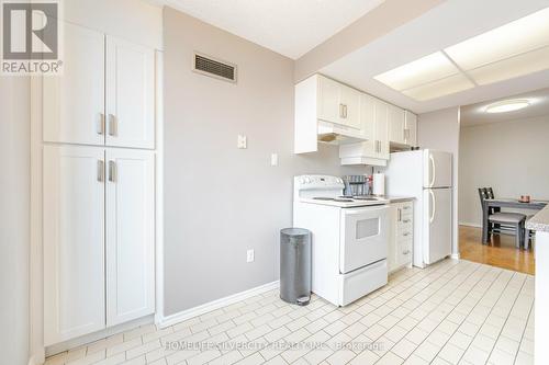 1512 - 5 Lisa Street, Brampton (Queen Street Corridor), ON - Indoor Photo Showing Kitchen