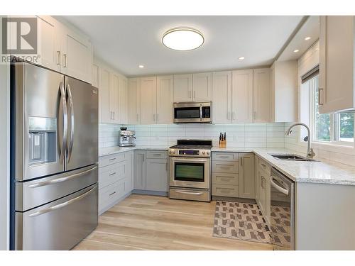 1044 James Hockey Place, Kelowna, BC - Indoor Photo Showing Kitchen With Upgraded Kitchen