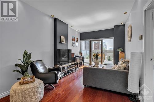 90 George Street Unit#405, Ottawa, ON - Indoor Photo Showing Living Room