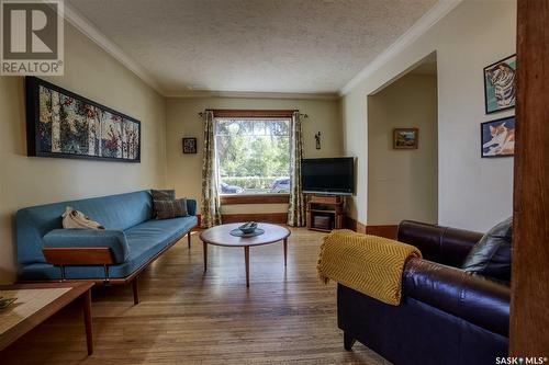 935 10Th Avenue N, Saskatoon, SK - Indoor Photo Showing Living Room