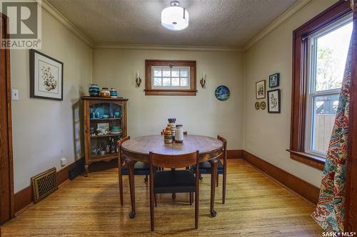 935 10Th Avenue N, Saskatoon, SK - Indoor Photo Showing Dining Room