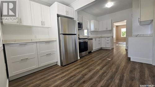 429 2Nd Avenue Ne, Swift Current, SK - Indoor Photo Showing Kitchen