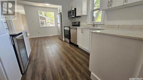 429 2Nd Avenue Ne, Swift Current, SK - Indoor Photo Showing Kitchen