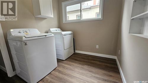 429 2Nd Avenue Ne, Swift Current, SK - Indoor Photo Showing Laundry Room