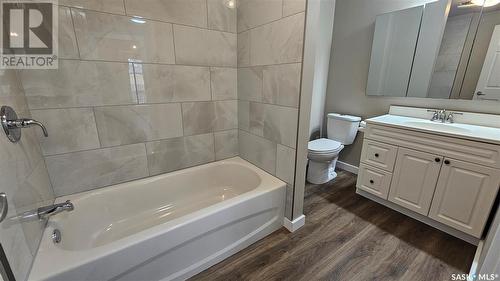 429 2Nd Avenue Ne, Swift Current, SK - Indoor Photo Showing Bathroom