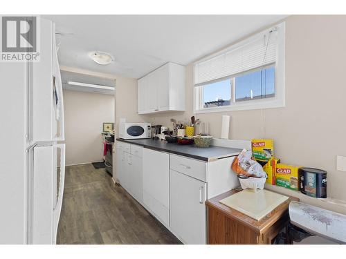 1452 Stratford Place, Kamloops, BC - Indoor Photo Showing Kitchen