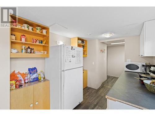 1452 Stratford Place, Kamloops, BC - Indoor Photo Showing Kitchen