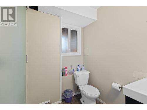 1452 Stratford Place, Kamloops, BC - Indoor Photo Showing Bathroom