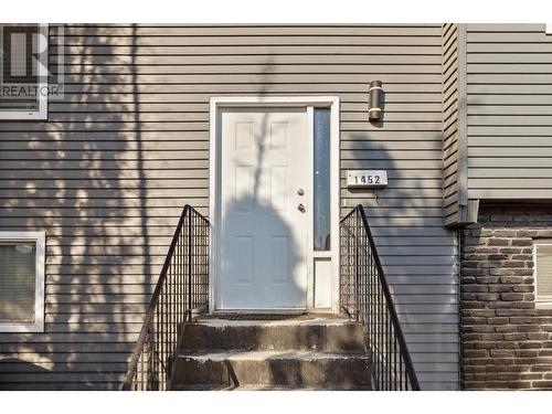 1452 Stratford Place, Kamloops, BC - Outdoor With Exterior