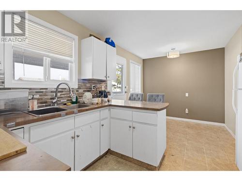 1452 Stratford Place, Kamloops, BC - Indoor Photo Showing Kitchen