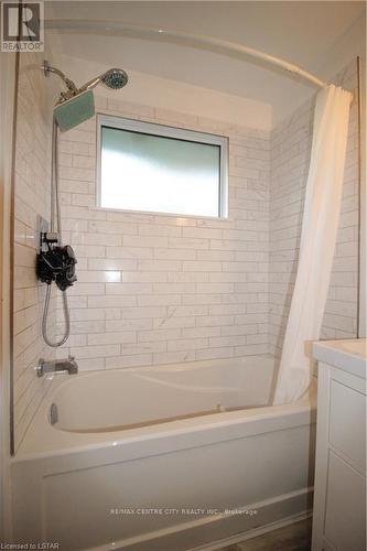 10420 Talbotville Gore Road, Southwold (Talbotville), ON - Indoor Photo Showing Bathroom