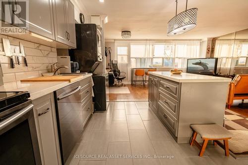 1902 - 270 Palmdale Drive, Toronto (Tam O'Shanter-Sullivan), ON - Indoor Photo Showing Kitchen