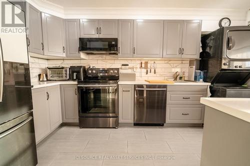 1902 - 270 Palmdale Drive, Toronto (Tam O'Shanter-Sullivan), ON - Indoor Photo Showing Kitchen