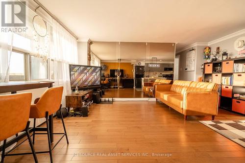 1902 - 270 Palmdale Drive, Toronto (Tam O'Shanter-Sullivan), ON - Indoor Photo Showing Living Room