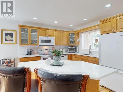 18-4897 Ontario Ave, Powell River, BC - Indoor Photo Showing Kitchen