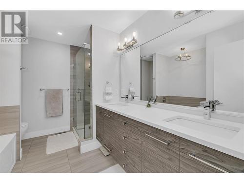 1038 Wilson Avenue, Kelowna, BC - Indoor Photo Showing Bathroom