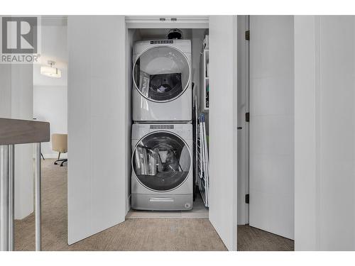 1038 Wilson Avenue, Kelowna, BC - Indoor Photo Showing Laundry Room