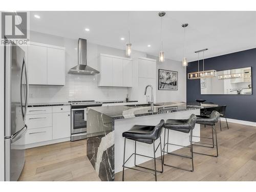 1038 Wilson Avenue, Kelowna, BC - Indoor Photo Showing Kitchen With Double Sink With Upgraded Kitchen