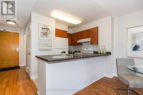 617 - 225 Merton Street, Toronto (Mount Pleasant West), ON - Indoor Photo Showing Kitchen