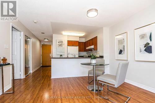 617 - 225 Merton Street, Toronto (Mount Pleasant West), ON - Indoor Photo Showing Kitchen