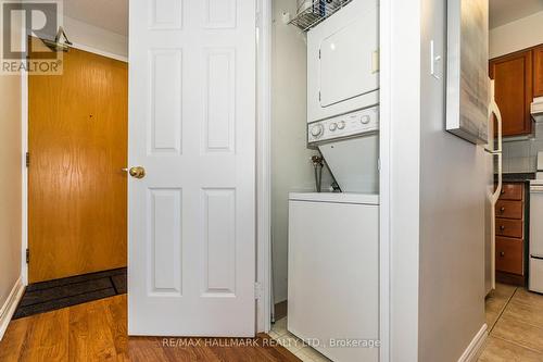 617 - 225 Merton Street, Toronto (Mount Pleasant West), ON - Indoor Photo Showing Laundry Room