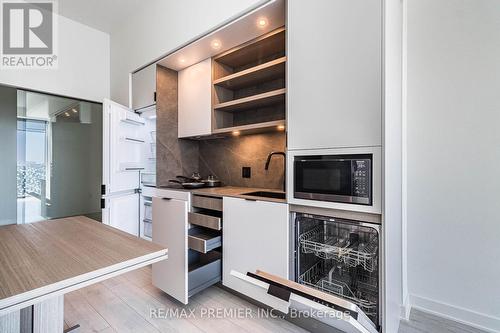 3904 - 55 Charles Street E, Toronto, ON - Indoor Photo Showing Kitchen