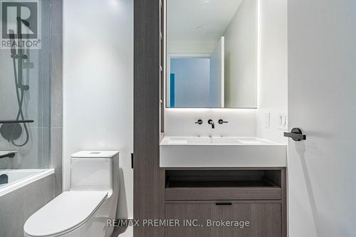 3904 - 55 Charles Street E, Toronto, ON - Indoor Photo Showing Bathroom