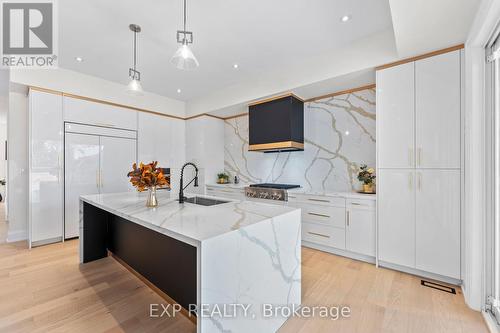 1037 Meredith Avenue, Mississauga (Lakeview), ON - Indoor Photo Showing Kitchen With Upgraded Kitchen