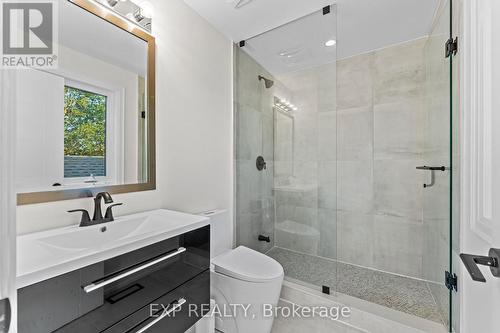 1037 Meredith Avenue, Mississauga (Lakeview), ON - Indoor Photo Showing Bathroom