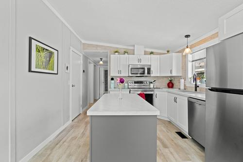 7251 45 Street, Salmon Arm, BC - Indoor Photo Showing Kitchen