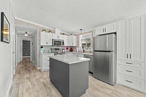 7251 45 Street, Salmon Arm, BC - Indoor Photo Showing Kitchen