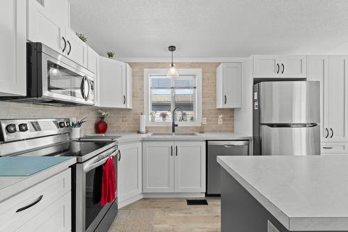 7251 45 Street, Salmon Arm, BC - Indoor Photo Showing Kitchen With Upgraded Kitchen