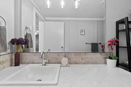 7251 45 Street, Salmon Arm, BC - Indoor Photo Showing Bathroom