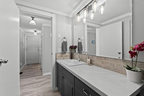 7251 45 Street, Salmon Arm, BC - Indoor Photo Showing Bathroom