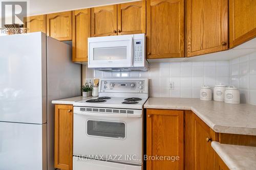 19 Wilkins Crescent, Clarington (Courtice), ON - Indoor Photo Showing Kitchen