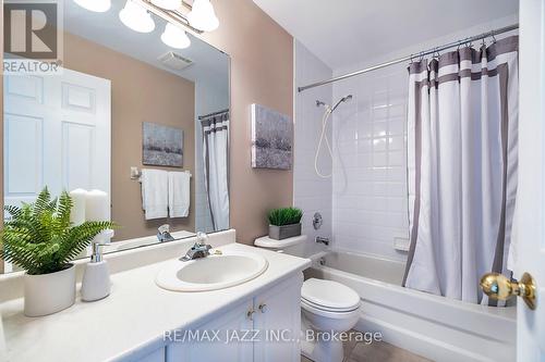 19 Wilkins Crescent, Clarington (Courtice), ON - Indoor Photo Showing Bathroom