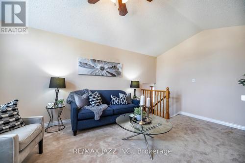 19 Wilkins Crescent, Clarington (Courtice), ON - Indoor Photo Showing Living Room