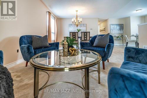 19 Wilkins Crescent, Clarington (Courtice), ON - Indoor Photo Showing Living Room