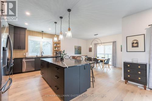 1983 Cathcart Crescent, Cavan Monaghan, ON - Indoor Photo Showing Kitchen With Upgraded Kitchen