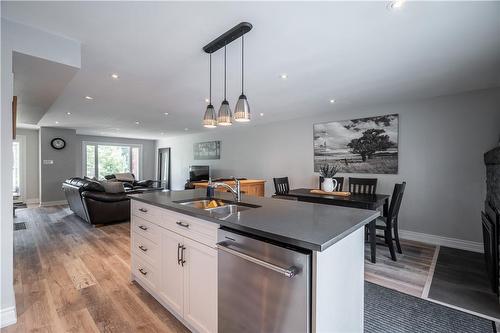 2070 Brant Street Unit# 3, Burlington, ON - Indoor Photo Showing Kitchen