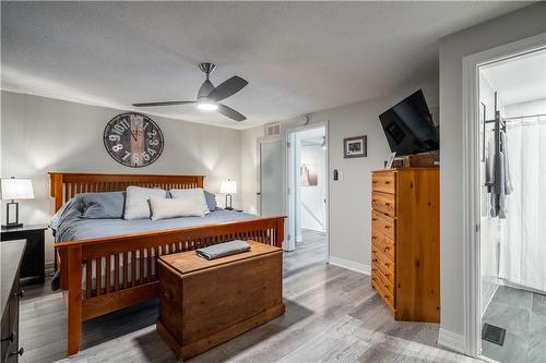 2070 Brant Street Unit# 3, Burlington, ON - Indoor Photo Showing Bedroom