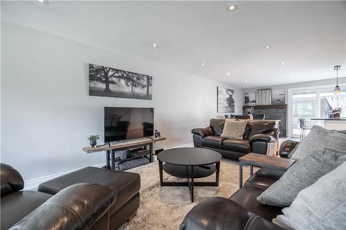 2070 Brant Street Unit# 3, Burlington, ON - Indoor Photo Showing Living Room