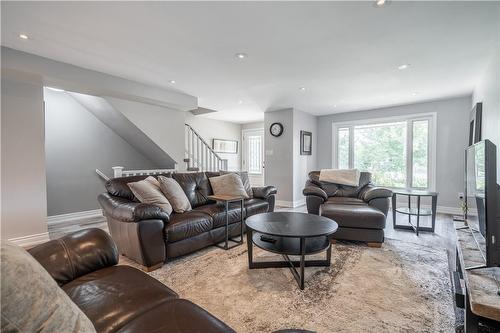 2070 Brant Street Unit# 3, Burlington, ON - Indoor Photo Showing Living Room