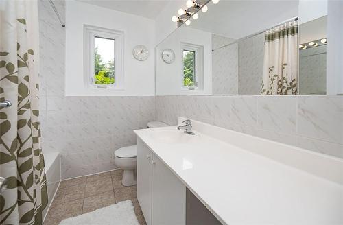 15 Gailong Court, Toronto, ON - Indoor Photo Showing Bathroom