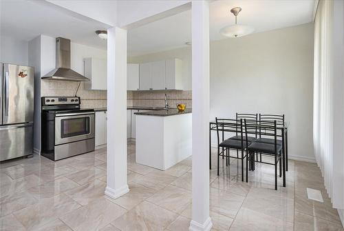 15 Gailong Court, Toronto, ON - Indoor Photo Showing Kitchen