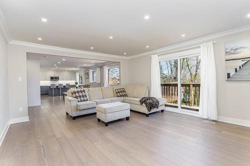 833 Calder Road, Mississauga, ON - Indoor Photo Showing Living Room