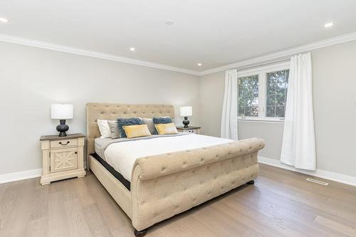 833 Calder Road, Mississauga, ON - Indoor Photo Showing Bedroom