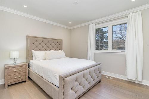 833 Calder Road, Mississauga, ON - Indoor Photo Showing Bedroom