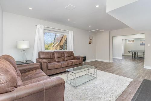 833 Calder Road, Mississauga, ON - Indoor Photo Showing Living Room